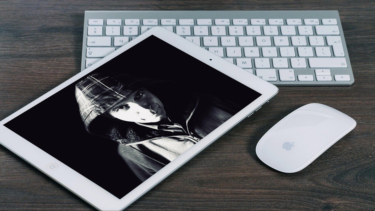 宝塔实名账号：石首炒股开户平台