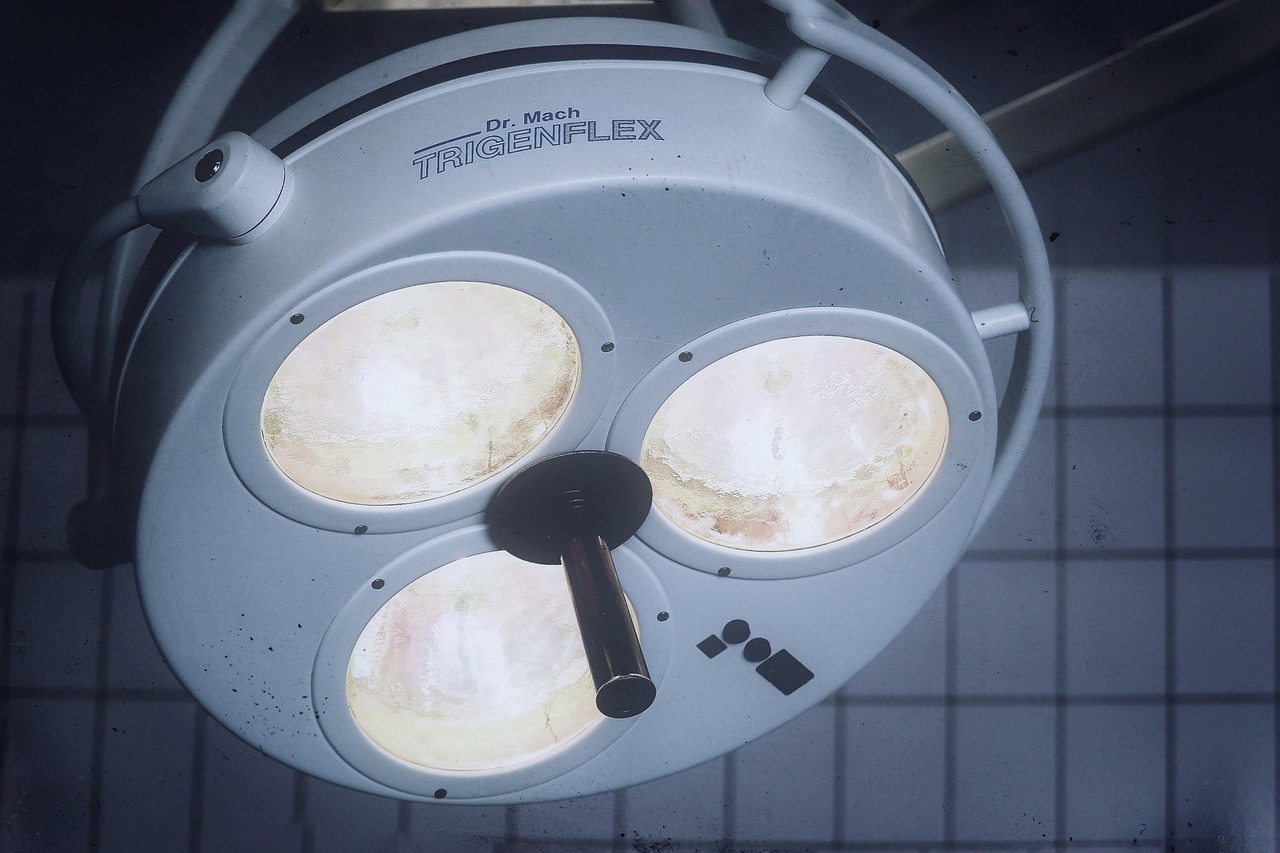 香烟和艺术:烟雾与霓虹灯的美